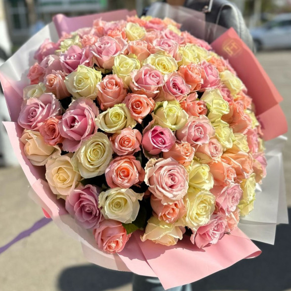 101 Роза радужный микс  в Ялте