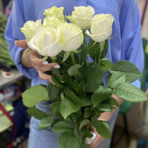 Букет 7 белых роз в Ялте