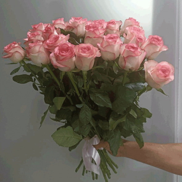 21 нежно-розовая роза, лента в Ялте