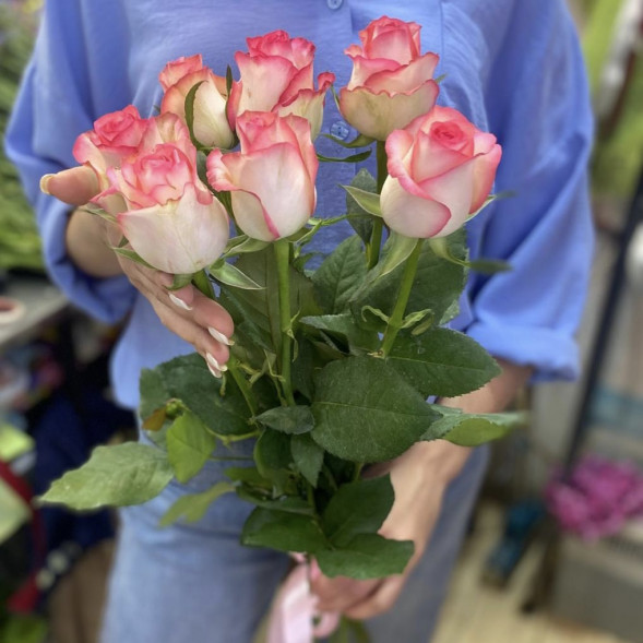 Букет 7 розовых роз в Ялте