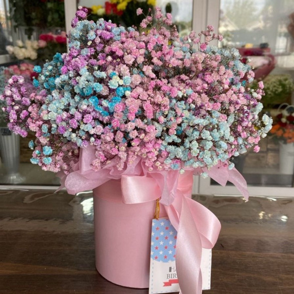 Гипсофила в розовой коробке  в Ялте