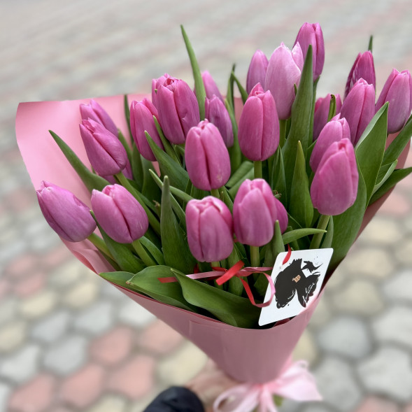 21 розовый тюльпан в Ялте