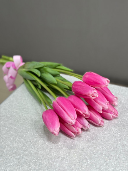 11 розовых тюльпанов в Ялте