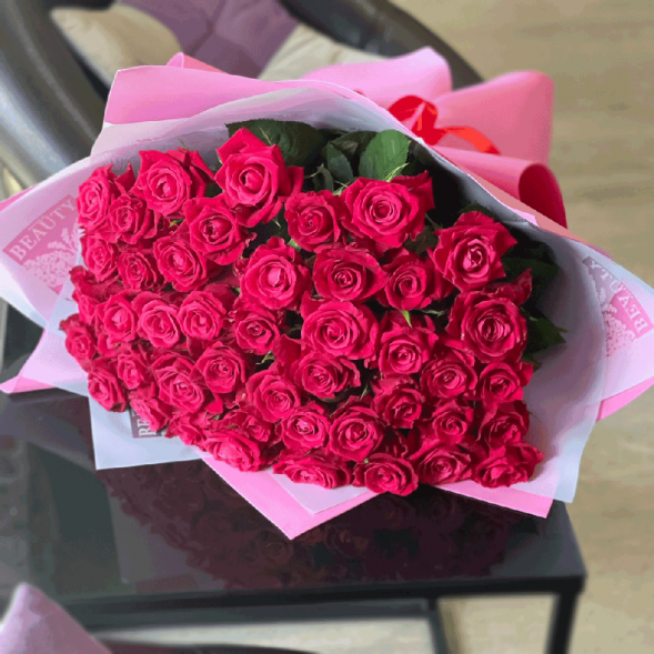 51 розовая роза в Ялте