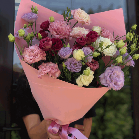 Букет 7 ярких эустом в Ялте