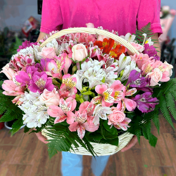 Композиция в корзине &quot;Весенний бриз&quot; в Ялте