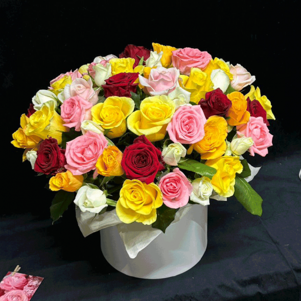 51 роза микс в шляпной коробке в Ялте