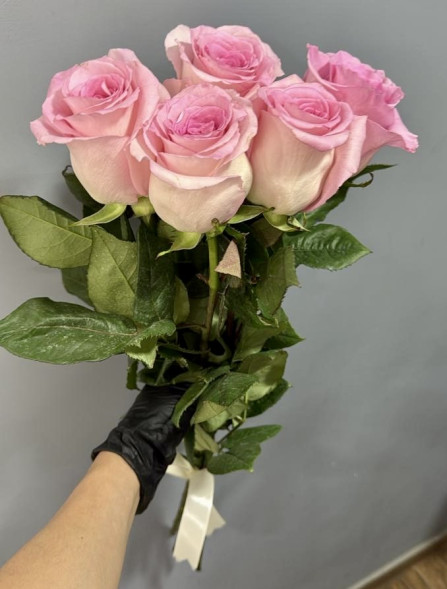 5 розовых роз, лента (Импортные) в Ялте