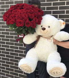 Подарочный набор из 51 красной розы и большого плюшевого мишки
