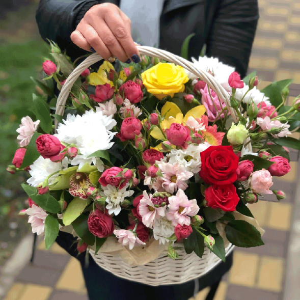 Композиция в корзине &quot;Искра счастья&quot; в Ялте