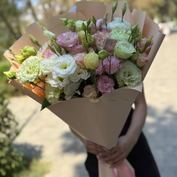 Букет из эустом Летнее утро в Ялте