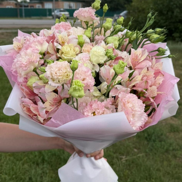 Букет из альстромерий и эустом Зефирное настроение в Ялте