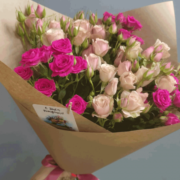 Букет 7 нежных кустовых роз микс в Ялте