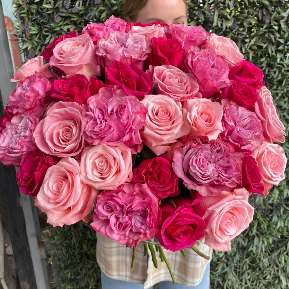 Букет 35 розовых роз в Ялте