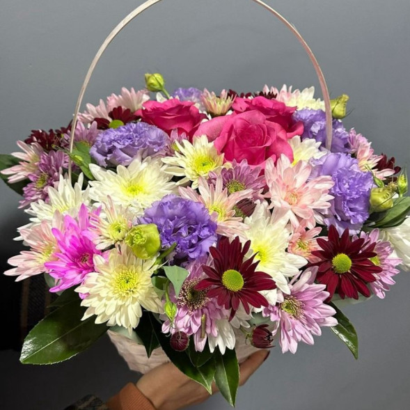 Композиция в корзине «Палитра нежности» в Ялте